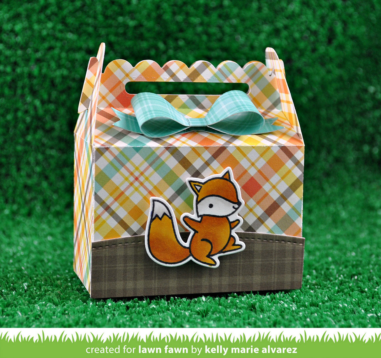 scalloped treat box